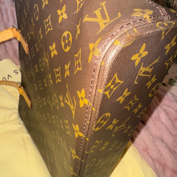 Authentic LV Tote - Picture 13 of 17